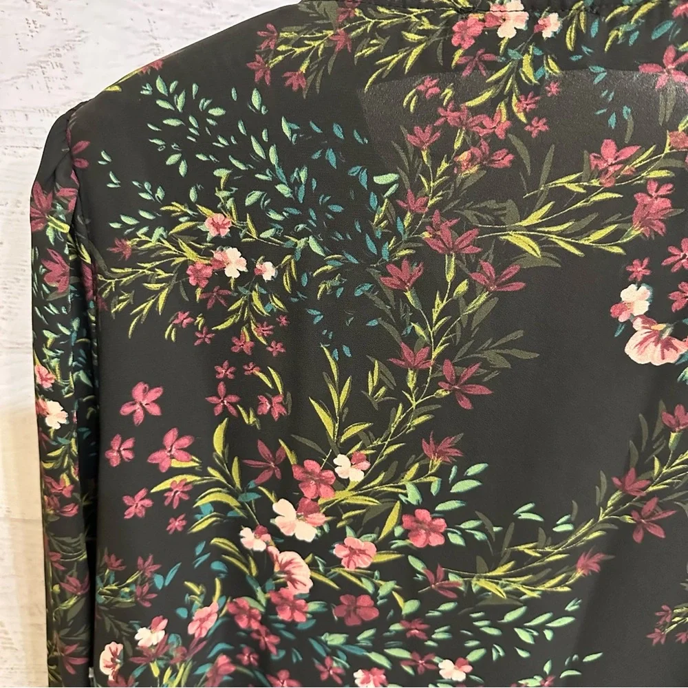 CeCe Women’s Floral Print Ruffled V-Neck Button Front Blouse - Picture 6 of 15